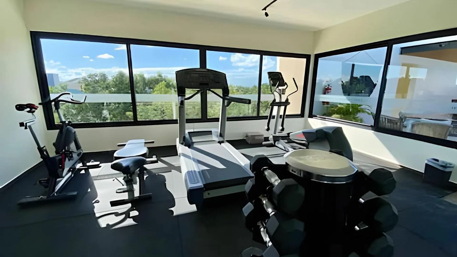 Semesterbostad Beautiful Suit With Infinity Pool And Gym In The Middle Of The Jungle And Grill