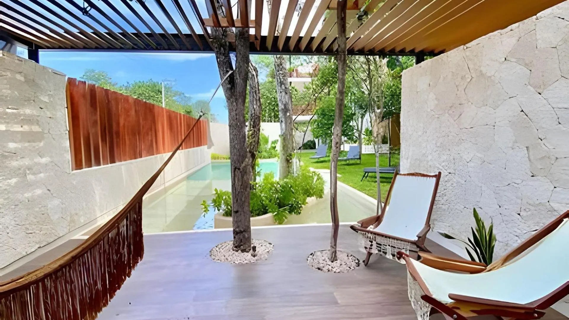 Beautiful Suit With Infinity Pool And Gym In The Middle Of The Jungle And Grill Tulum