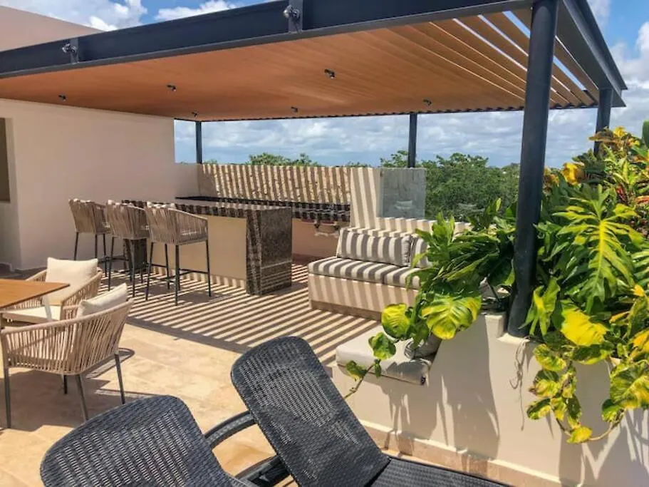 Suit Next To The Common Top Roof Exclusive Building Kingsize Bed 2 Super Pools, Gym, Grill Tulum Mexico