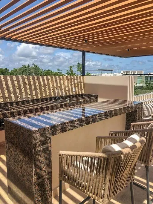 Suit Next To The Common Top Roof Exclusive Building Kingsize Bed 2 Super Pools, Gym, Grill Tulum